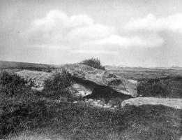 /_PHOTOS/PREHISTORY/General/Llanfechel_Burial_Chamber.jpg